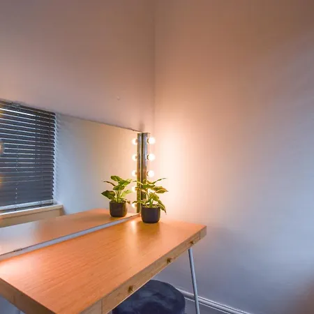 Modernistic 4-Bedroom Home Close To City Centre Cardiff Exterior photo