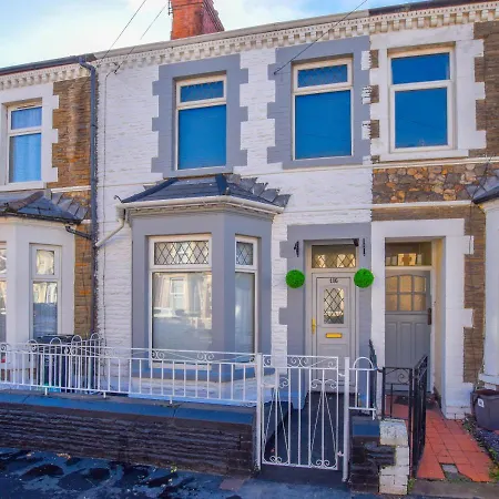 Modernistic 4-Bedroom Home Close To City Centre Cardiff Exterior photo