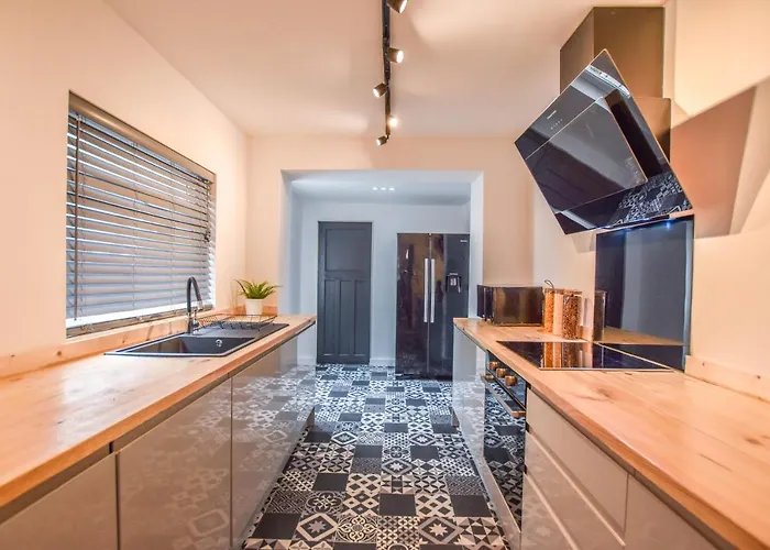 Modernistic 4-Bedroom Home Close To City Centre