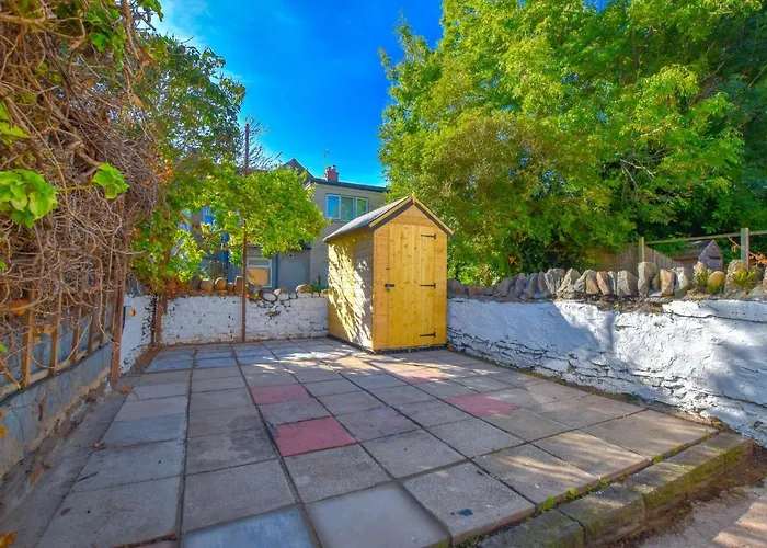 Modernistic 4-Bedroom Home Close To City Centre