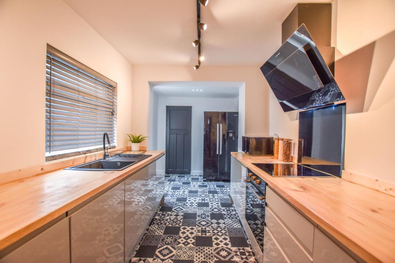 Holiday home Modernistic 4-bedroom Close To Centre