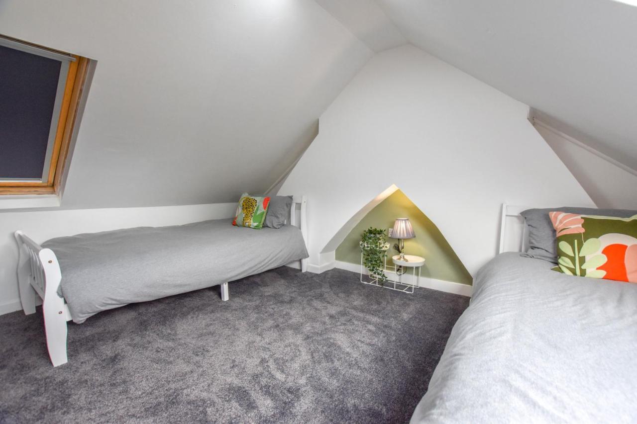 Holiday home Modernistic 4-bedroom Close To Centre *
