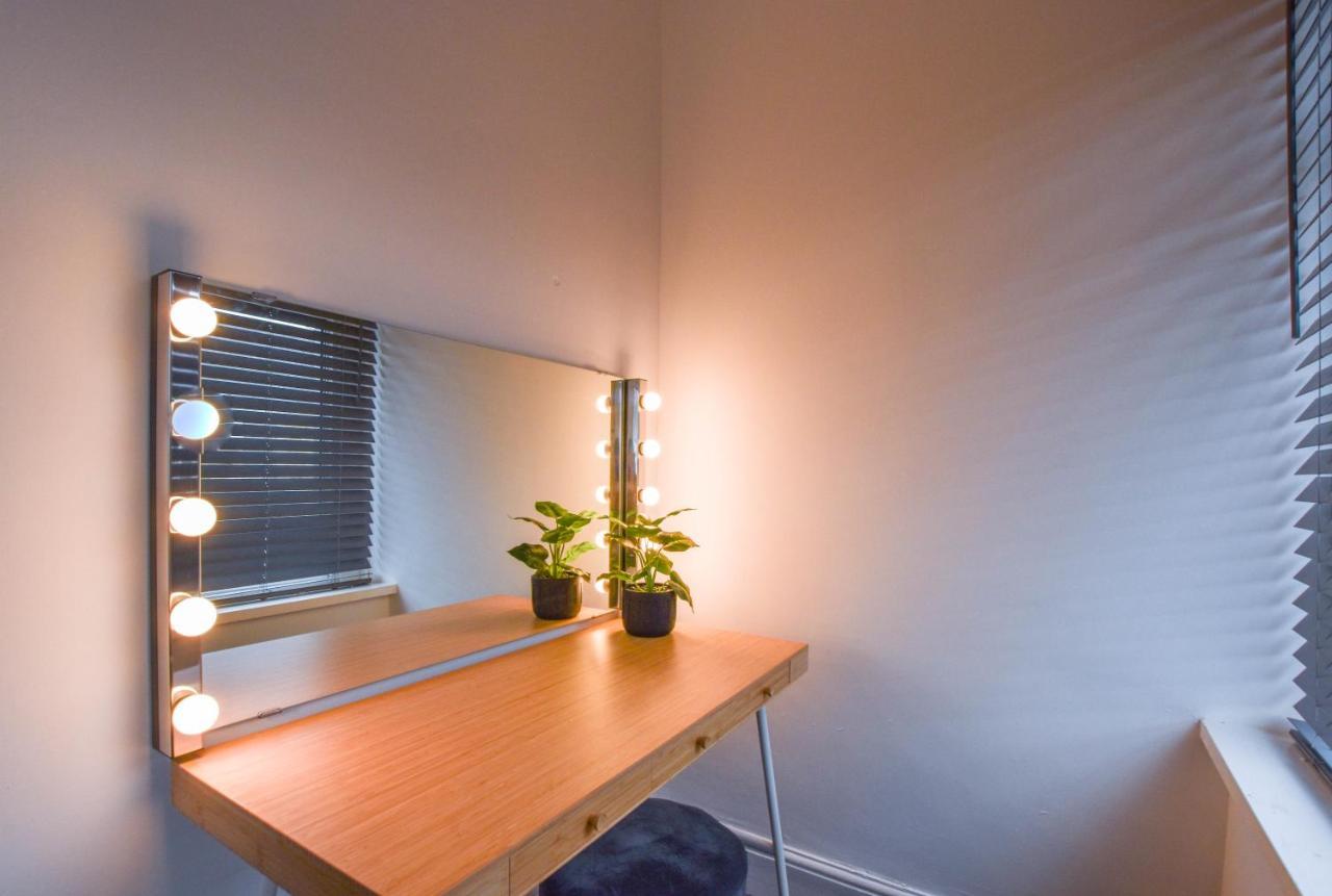 Holiday home Modernistic 4-bedroom Close To Centre *